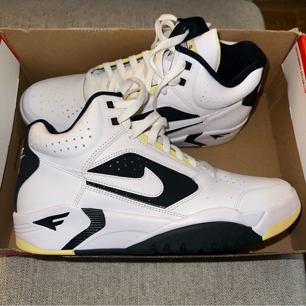 NIKE AIR FLIGHT LITE MID Men's size 10 Shoes White Black NEW
